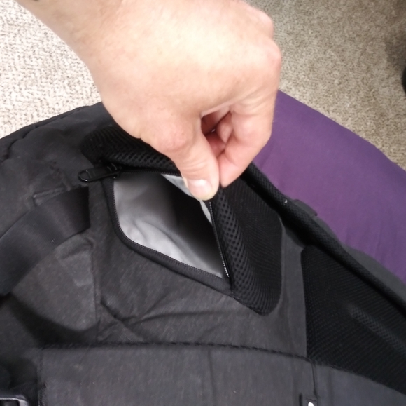 Incase Tablet/Notebook Backpack - Picture 6 of 10